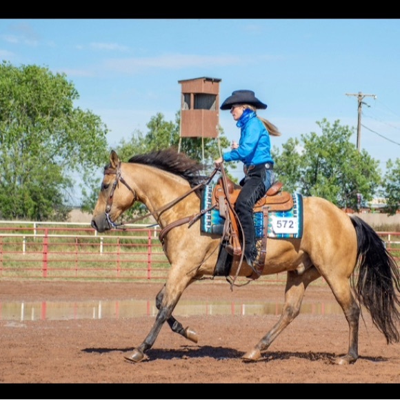 Meet your Posher, Amanda - Picture 2 of 2